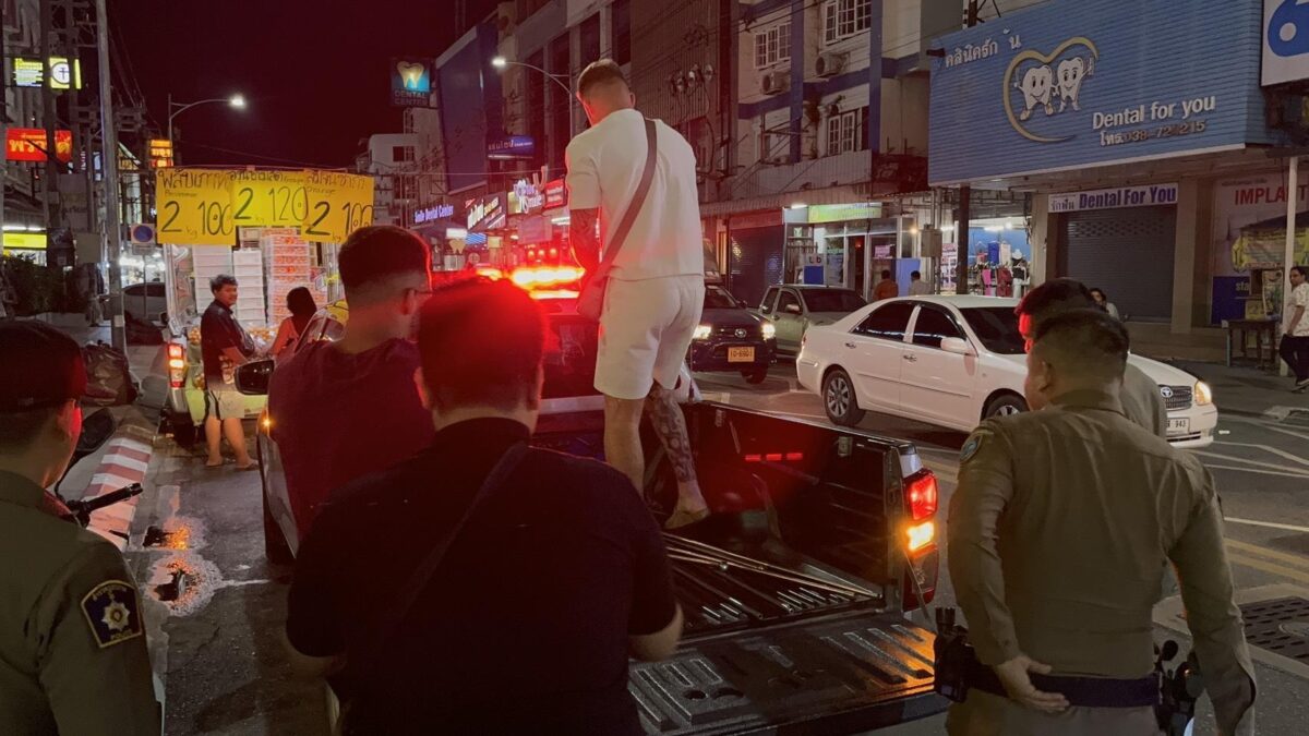 Touristen-Massen-SchlÀgerei in Pattaya