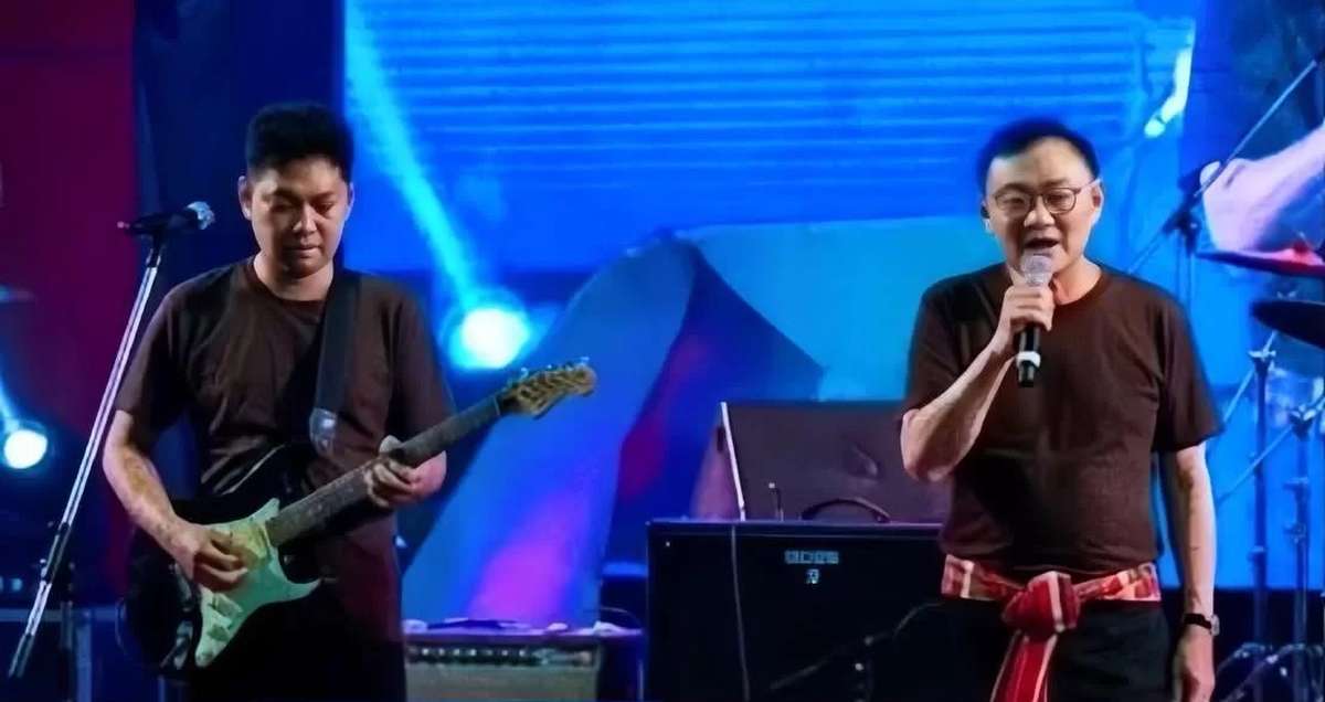 Viral: Bühnenauftritt von Thaksin und Sek Loso?