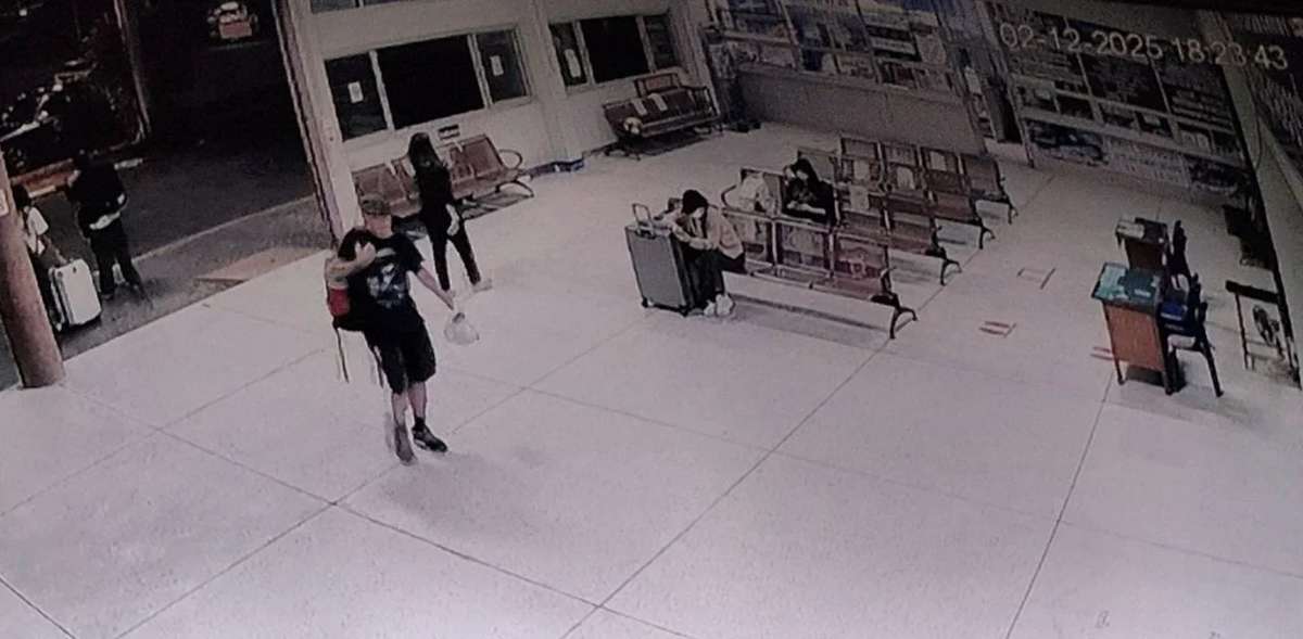 Wutanfall im Terminal: Tourist verpasst Flug