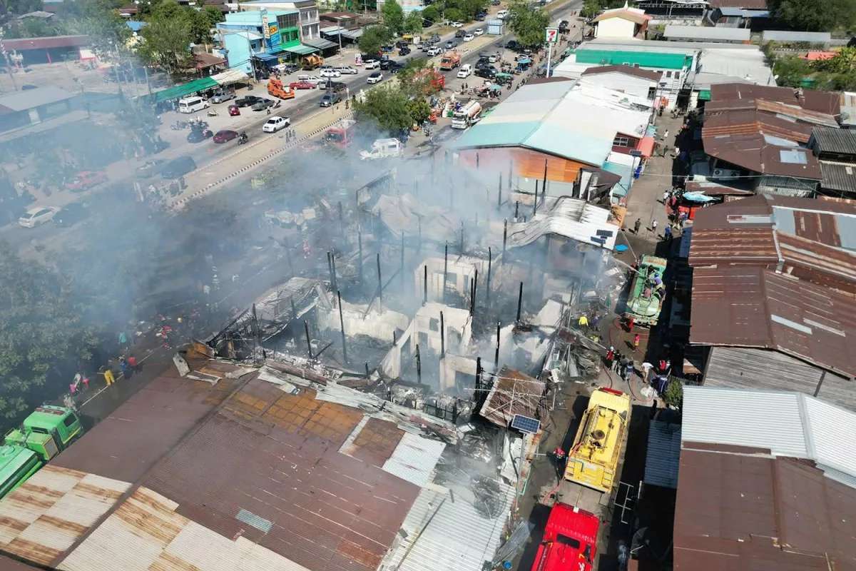 Drogen, Waffe, Feuer: Nachbarschaft in Trümmern