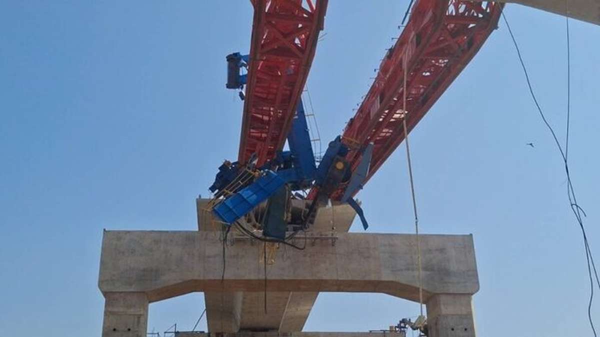 EILMELDUNG: Kran stürzt auf Zug – mindestens 29 Tote in Thailand