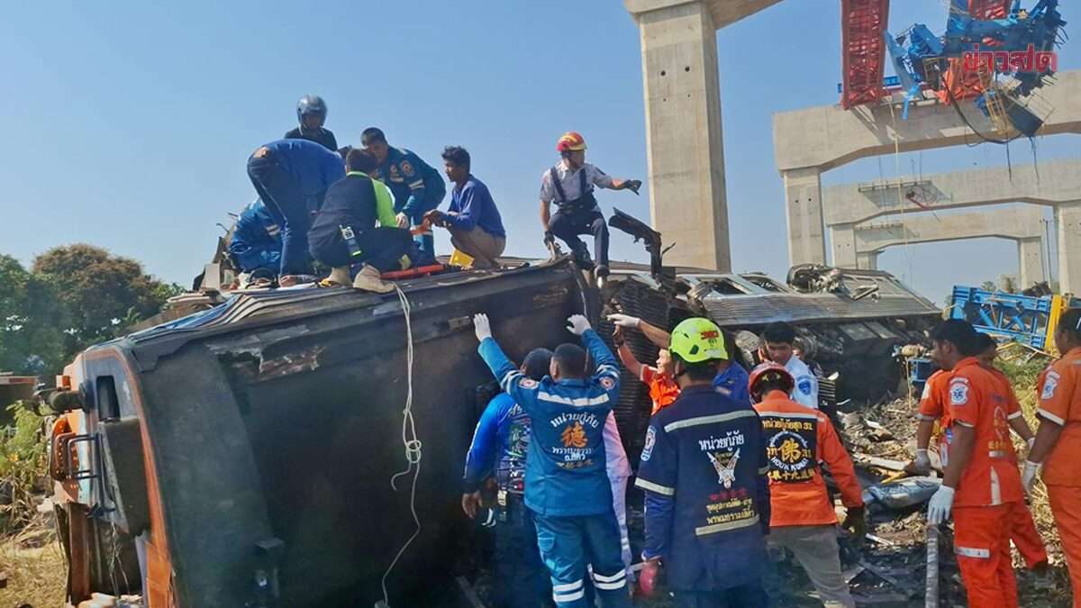 EILMELDUNG: Kran stürzt auf Zug – mindestens 29 Tote in Thailand