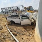 Horrorcrash am Morgen: Lieferfahrer im Wrack