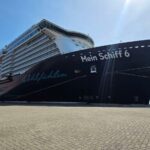 Kreuzfahrtriese legt in Laem Chabang an Kreuzfahrtriese legt in Laem Chabang an