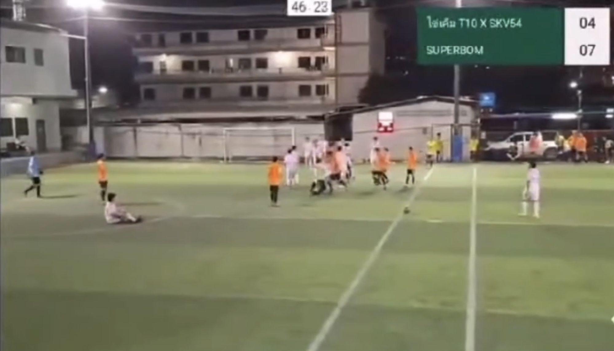 Lokales Fußballspiel endet im Chaos