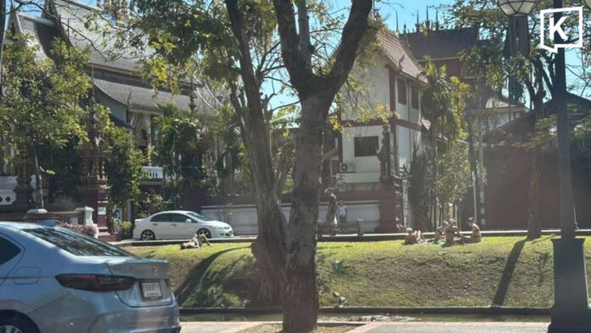 Mit Bikini am Tempel: Netz empört!