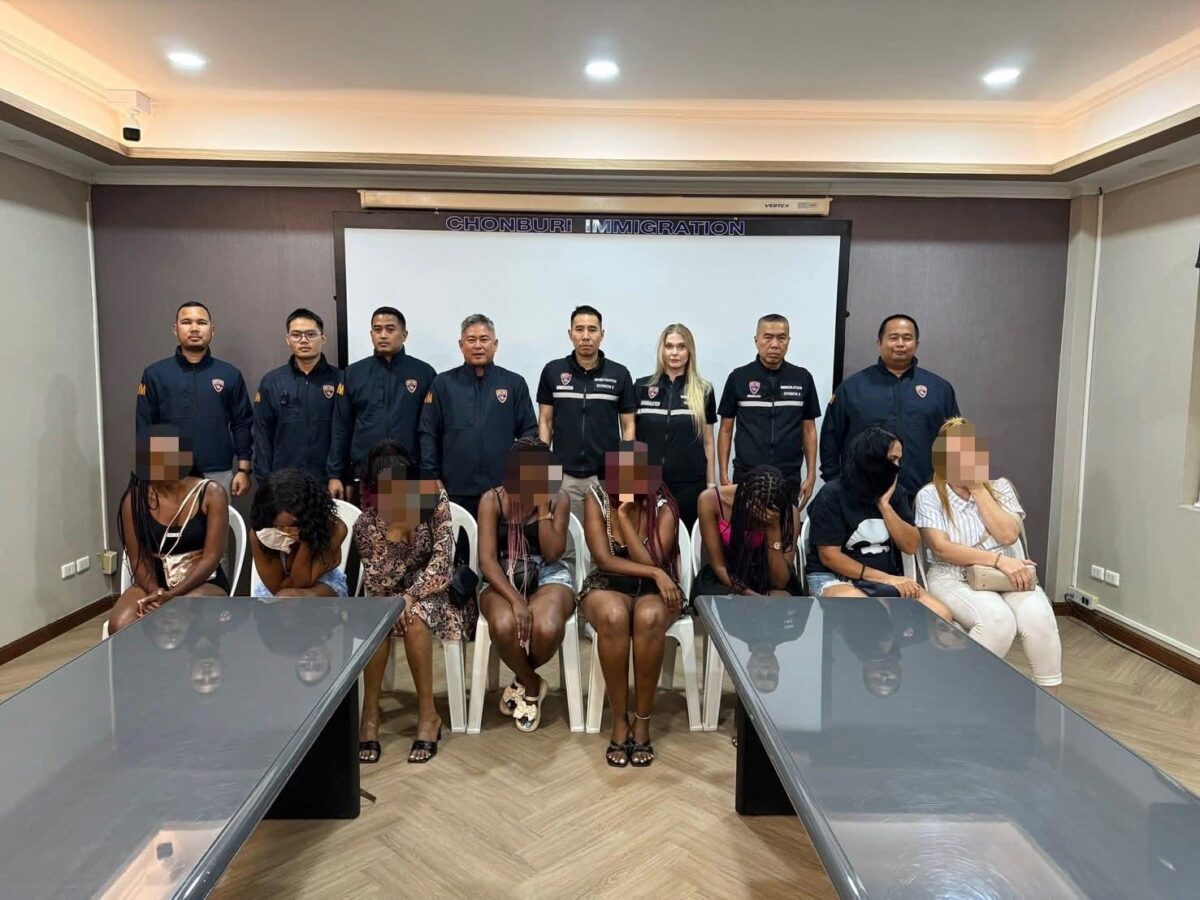 Pattaya: Acht Ausländer wegen Erotische Werbung festgenommen