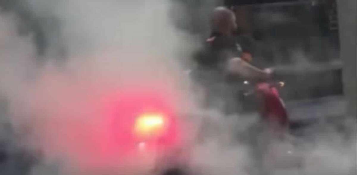 Qualm und Lärm: Tourist sorgt für Empörung (Video)