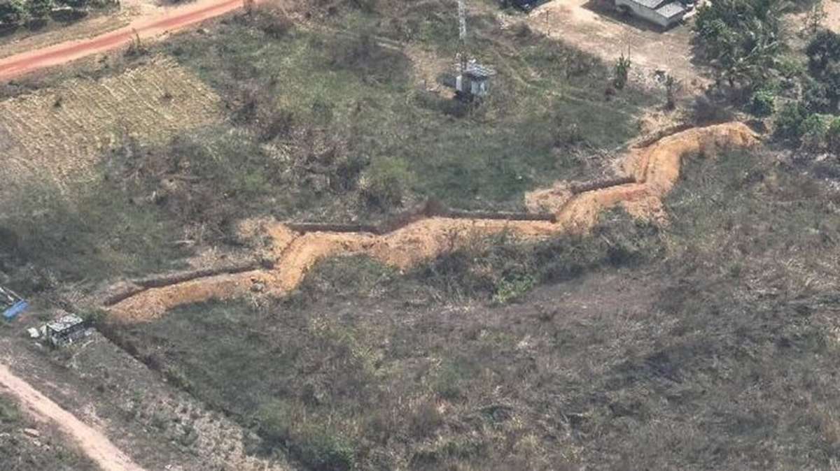 Schützengräben an Thailands Grenze