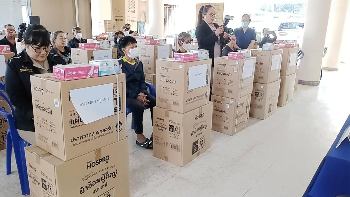 Stadt verteilt Windeln und Pflegehilfen