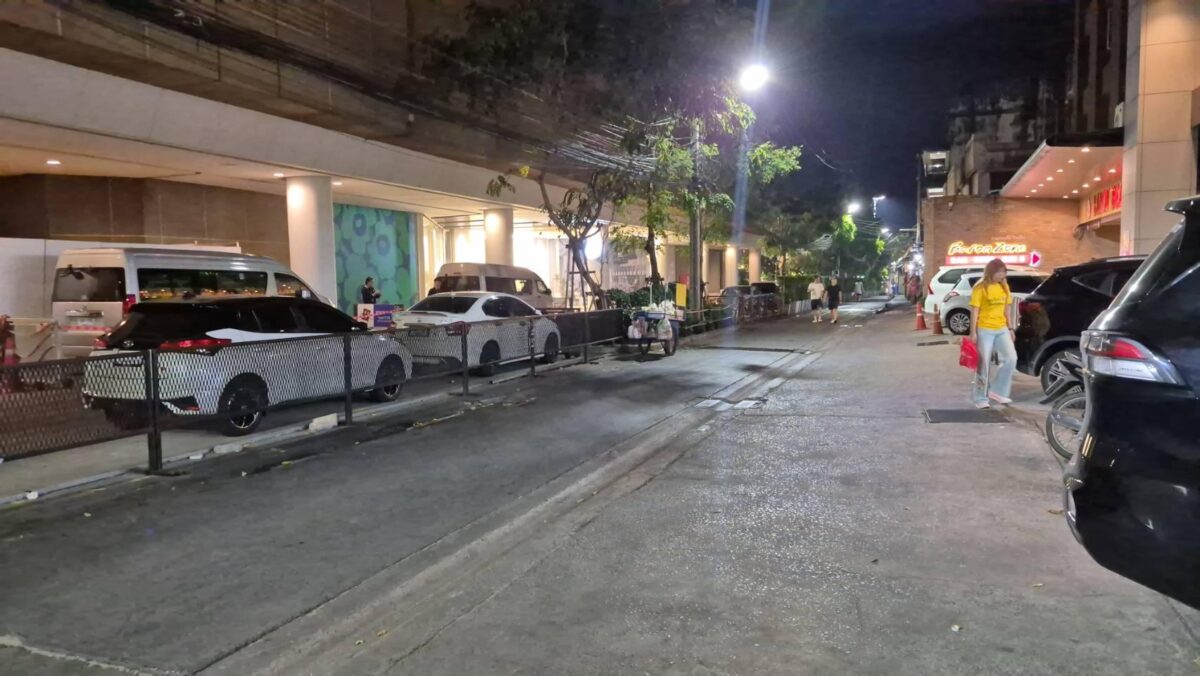 Straßenschlägerei vor Polizeistation