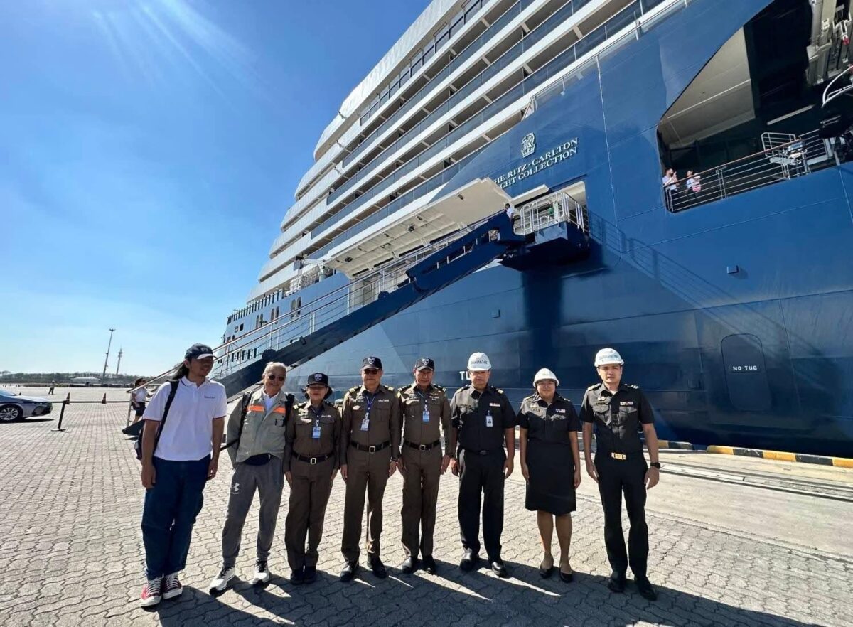 Superyacht sorgt für Aufsehen im Hafen