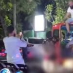 Tourist sitzt auf Taxi-Dach – Video empört Netz