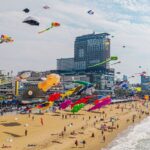 Riesige Drachen erobern den Strand