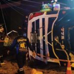 Schreckensfahrt endet im Graben – über 30 Menschen verletzt