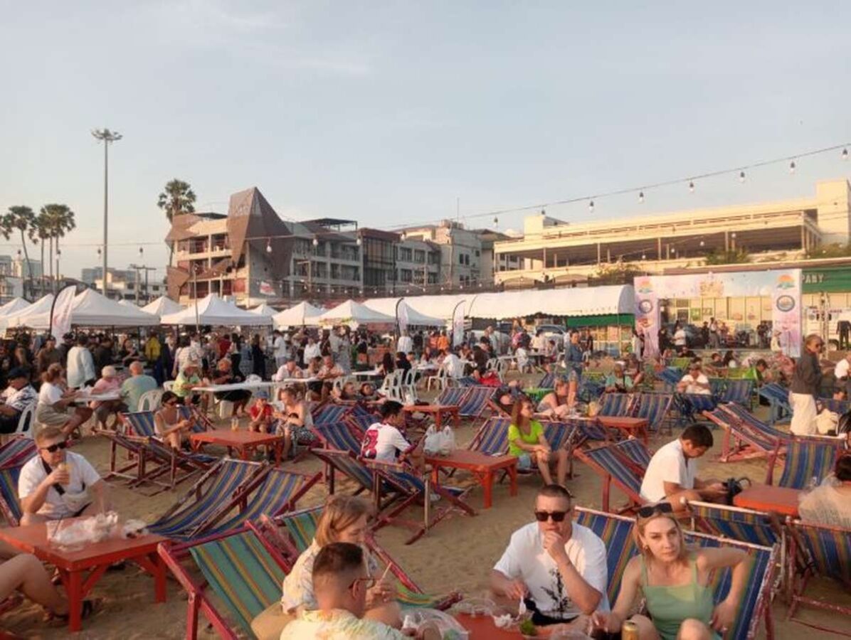 Tintenfisch-Fest lockt Massen an