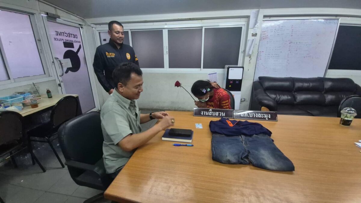 Verhaftet am Valentinstag – Polizei überreicht Rose