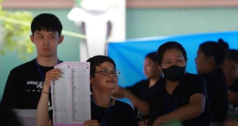 Wahlstreit vor Gericht - Thailands Richter prüfen 18 Fälle