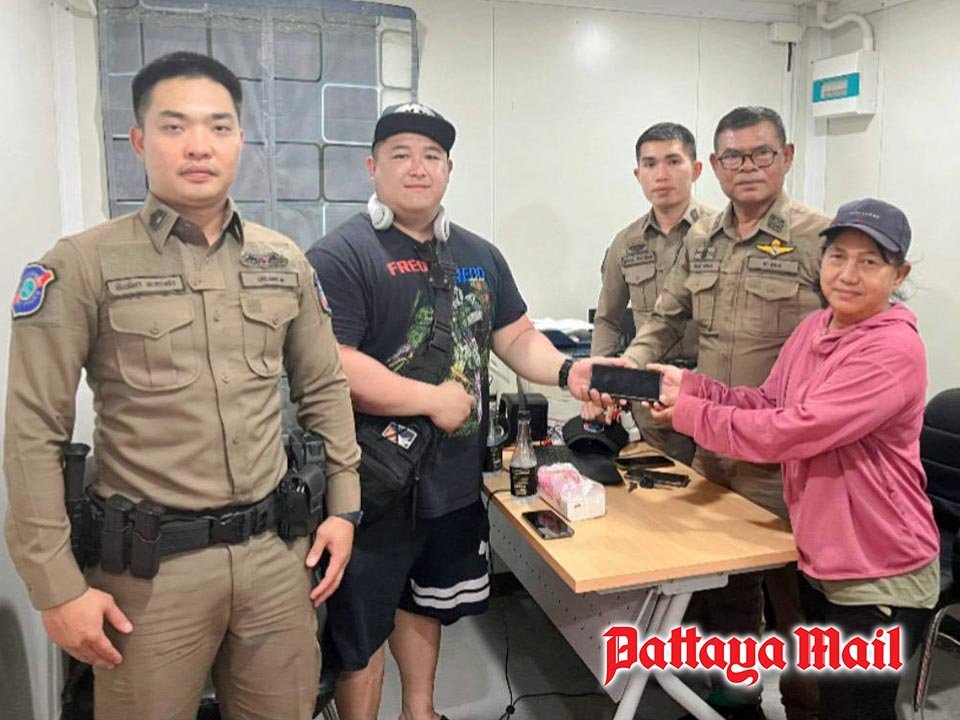 Ehrliche Finder in Pattaya: Tourist bekommt Handy zurück