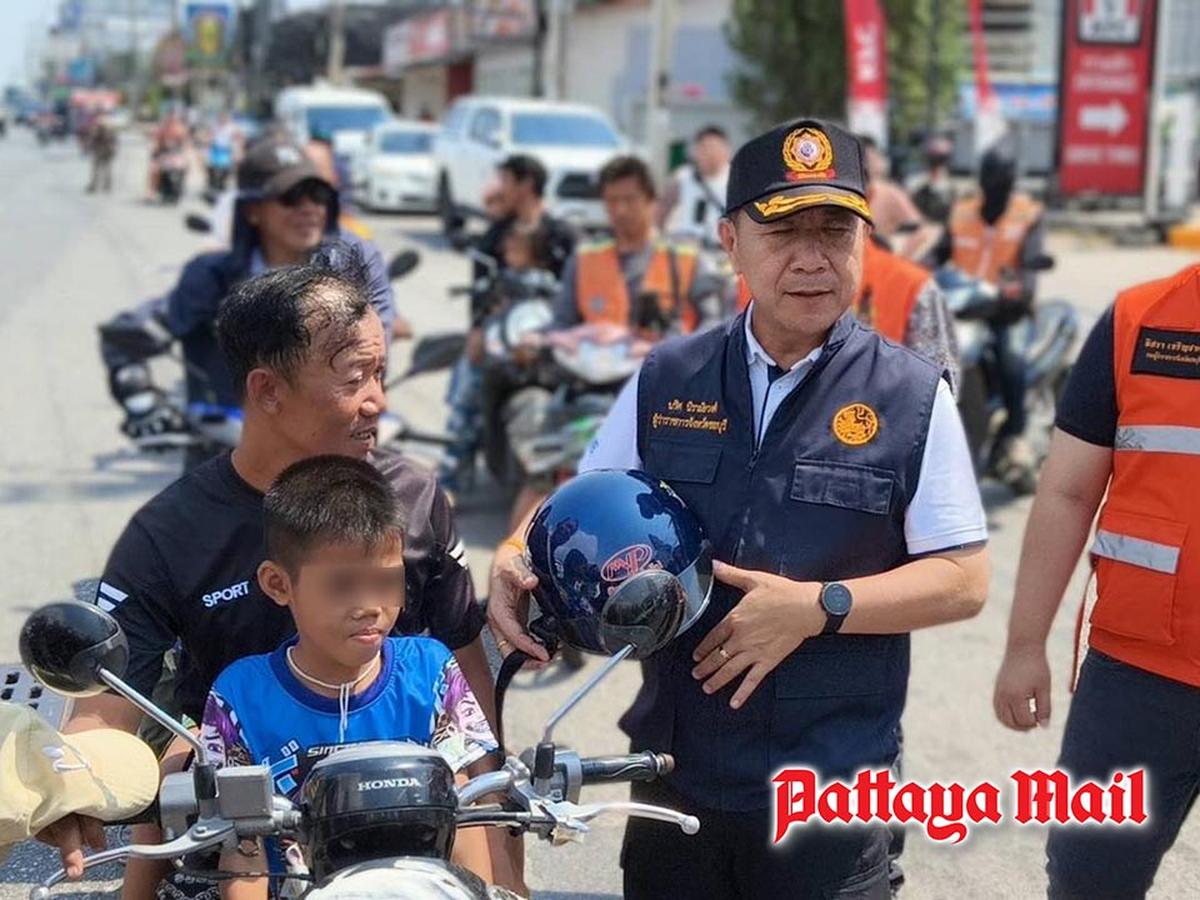 Pattaya: Gratis-Helme sorgen für Streit bei Songkran